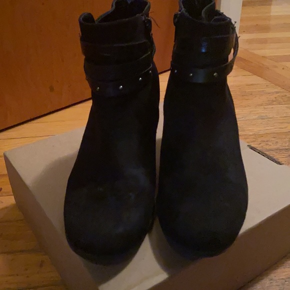 Aerosols black suede bottles with studded strap - Picture 2 of 7